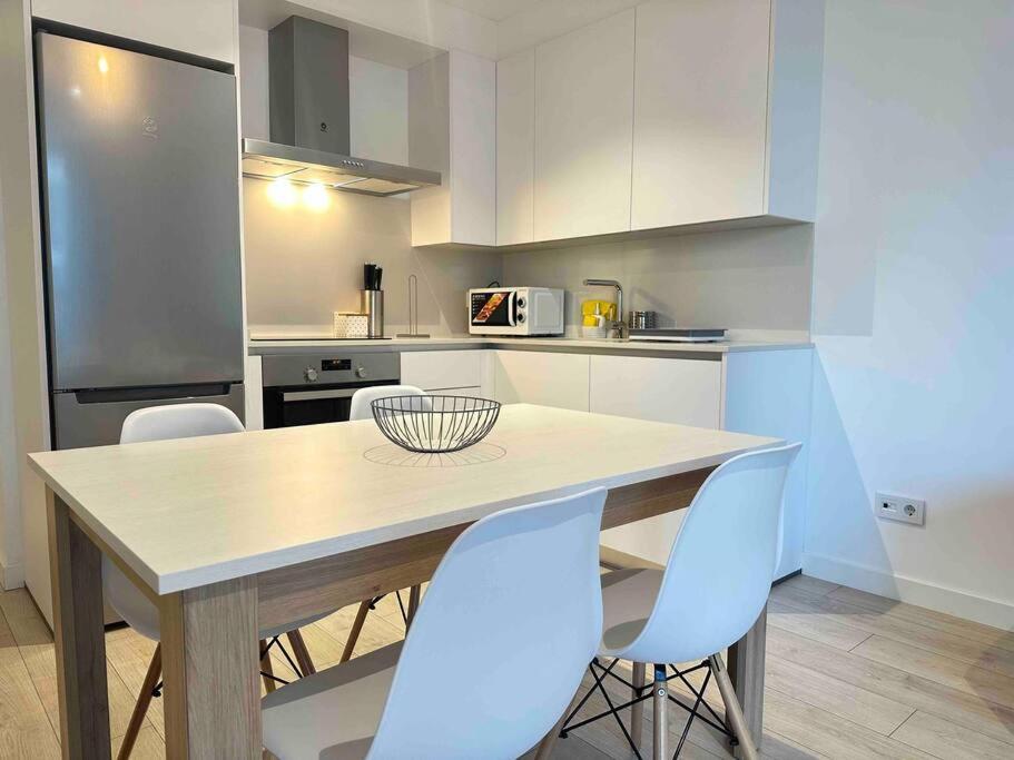 New Port, Free Parking Ybh6A Apartment Vigo Bagian luar foto
